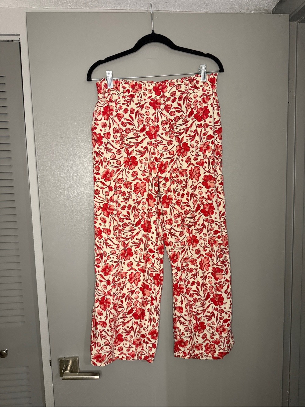 Cream Wide-Leg Pants with Red Floral Print